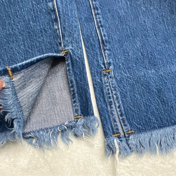 GOOD AMERICAN BOOD BOY FRAYED HEM BOYFRIEND JEANS - Picture 7 of 9